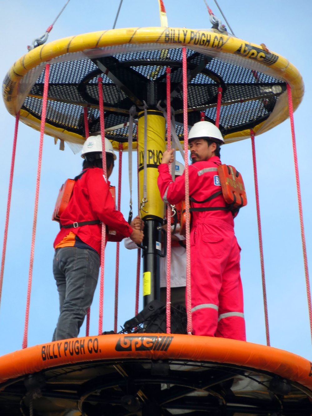05-DHT-AB-0001-09: Nhìn lại tàu lặn trước khi về, tạm biệt các bạn nhé tôi về với gia đình. 05-DHT-AB-0001-09: Nhìn lại tàu lặn trước khi về, tạm biệt các bạn nhé tôi về với gia đình.