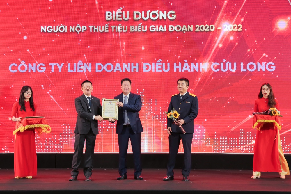 Petrovietnam được vinh danh đơn vị nộp thuế tiêu biểu giai đoạn 2020 - 2022 Petrovietnam được vinh danh đơn vị nộp thuế tiêu biểu giai đoạn 2020 - 2022
