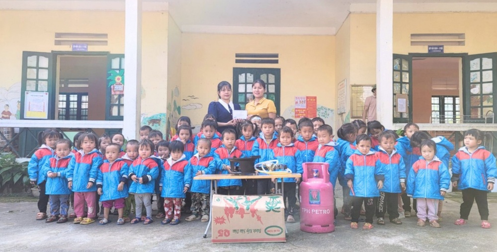 PTSC Marine và chương trình “Đông ấm - cùng em đến trường” PTSC Marine và chương trình “Đông ấm - cùng em đến trường”