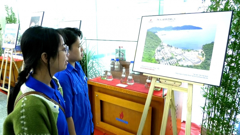 Khai mạc triển lãm ảnh “Petrovietnam trong tôi” Khai mạc triển lãm ảnh “Petrovietnam trong tôi”