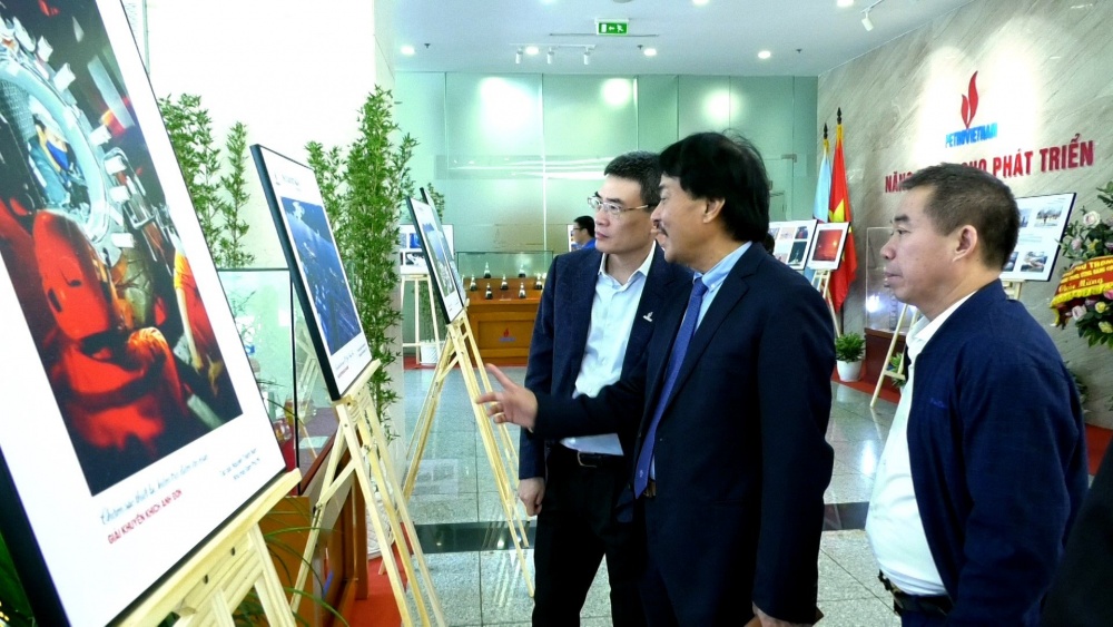 Khai mạc triển lãm ảnh “Petrovietnam trong tôi” Khai mạc triển lãm ảnh “Petrovietnam trong tôi”