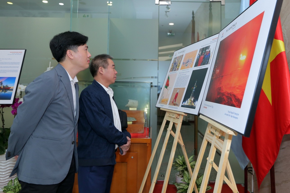 Khai mạc triển lãm ảnh “Petrovietnam trong tôi” Khai mạc triển lãm ảnh “Petrovietnam trong tôi”