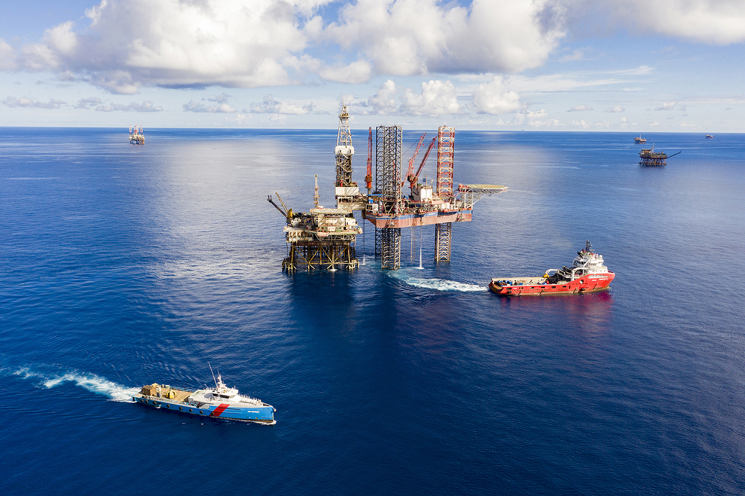 Petrovietnam achieves production and financial targets early, realizes growth aspirations