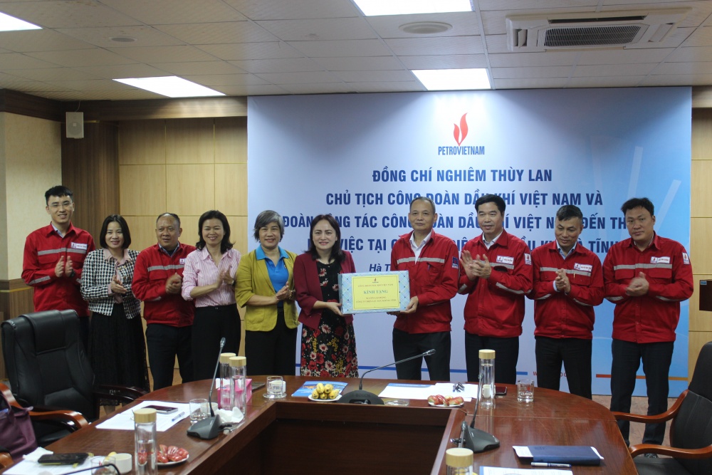 Công đoàn Dầu khí Việt Nam làm việc tại Nhà máy Nhiệt điện Vũng Áng 1 Công đoàn Dầu khí Việt Nam làm việc tại Nhà máy Nhiệt điện Vũng Áng 1