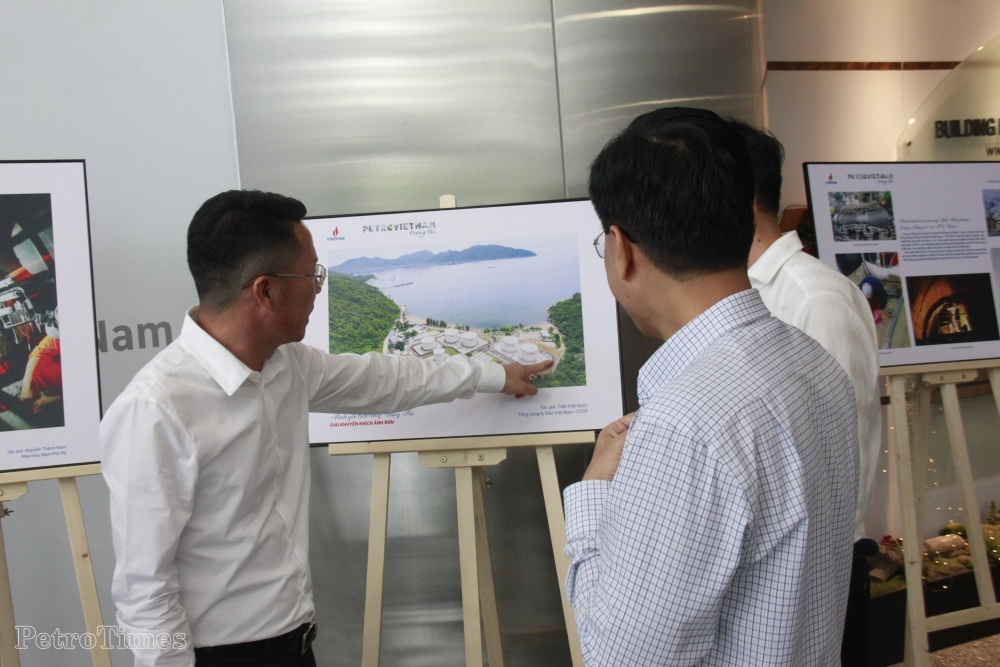 Cuộc thi ảnh “Petrovietnam trong tôi”: Tưng bừng lễ trao giải và triển lãm tại khu vực TP Hồ Chí Minh Cuộc thi ảnh “Petrovietnam trong tôi”: Tưng bừng lễ trao giải và triển lãm tại khu vực TP Hồ Chí Minh