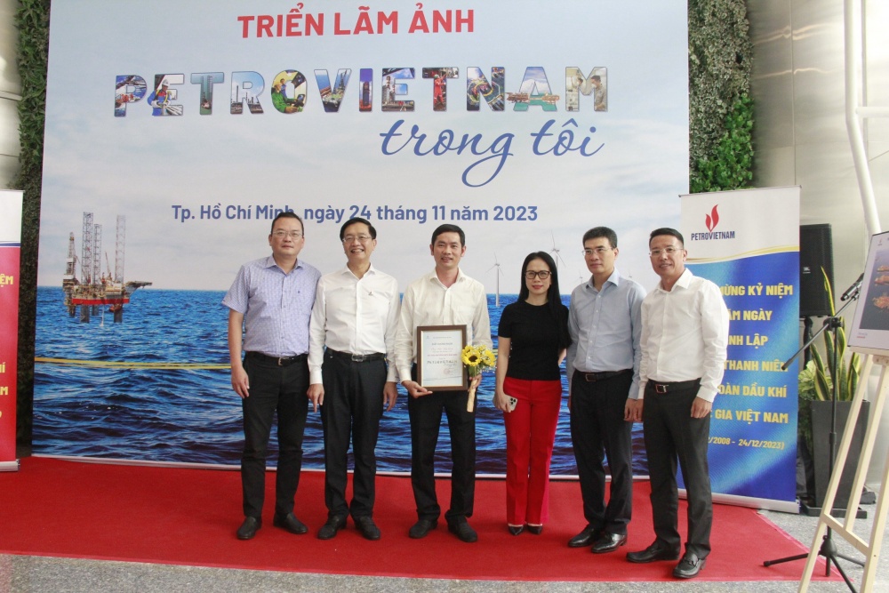 Triển lãm và trao giải cuộc thi ảnh “Petrovietnam trong tôi” khu vực TP Hồ Chí Minh Cuộc thi ảnh “Petrovietnam trong tôi”: Tưng bừng lễ trao giải và triển lãm tại khu vực TP Hồ Chí Minh