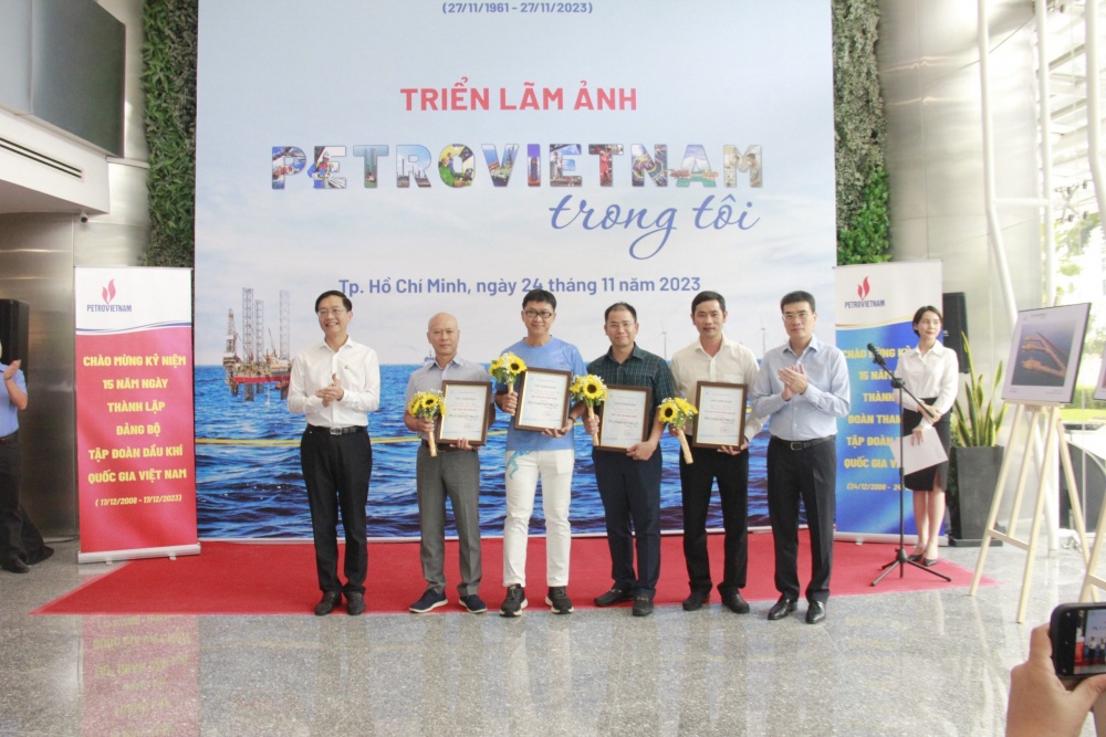 Triển lãm và trao giải cuộc thi ảnh “Petrovietnam trong tôi” khu vực TP Hồ Chí Minh Cuộc thi ảnh “Petrovietnam trong tôi”: Tưng bừng lễ trao giải và triển lãm tại khu vực TP Hồ Chí Minh