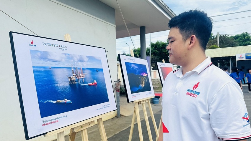 Sôi nổi Ngày hội Văn hóa Học sinh – Sinh viên năm 2023 và triển lãm ảnh “Petrovietnam trong tôi” Sôi nổi Ngày hội Văn hóa Học sinh – Sinh viên năm 2023 và triển lãm ảnh “Petrovietnam trong tôi”