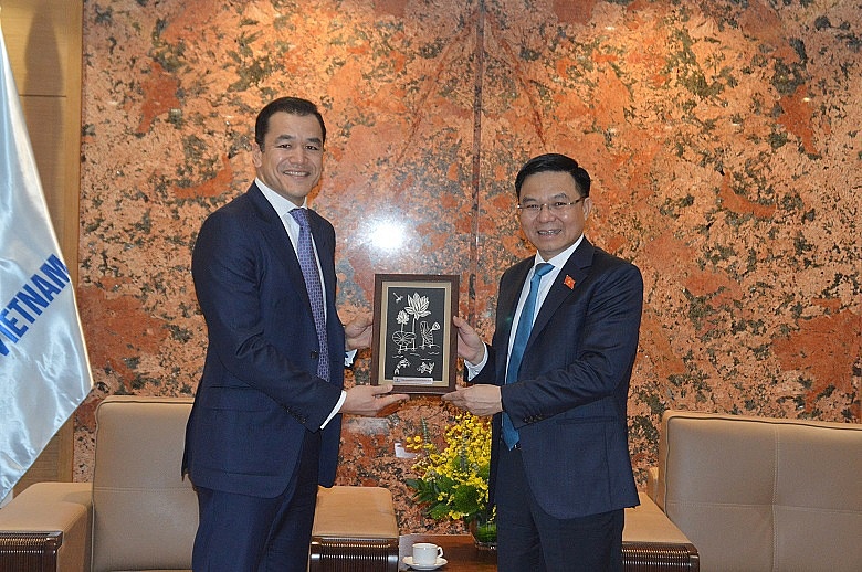 Petrovietnam President & CEO Le Manh Hung welcomes Perenco Chairman to visit and work