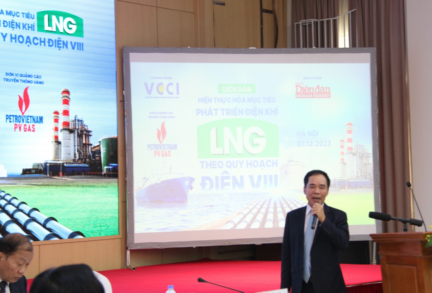 Sáu nhóm giải pháp phát triển điện khí LNG tại Việt Nam Sáu nhóm giải pháp phát triển điện khí LNG tại Việt Nam