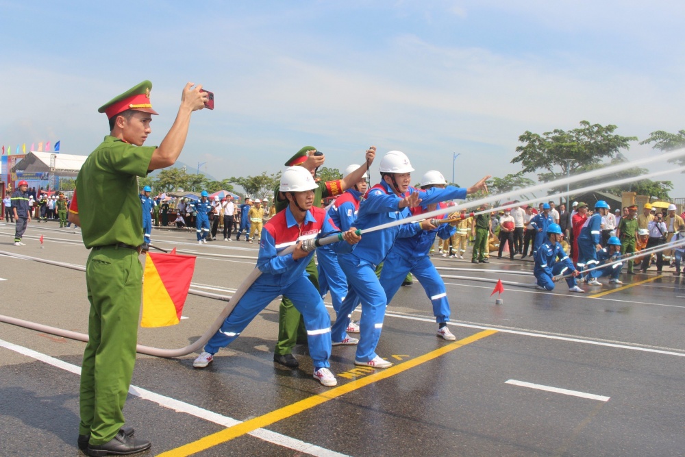 17-NKT-AD-0003: CBNV PVOIL Miền Đông hưởng ứng tham gia Hội thao phòng cháy chữa cháy và cứu nạn cứu hộ tỉnh Bà Rịa - Vũng Tàu ngày 29/9/2023. 17-NKT-AD-0003: CBNV PVOIL Miền Đông hưởng ứng tham gia Hội thao phòng cháy chữa cháy và cứu nạn cứu hộ tỉnh Bà Rịa - Vũng Tàu ngày 29/9/2023.