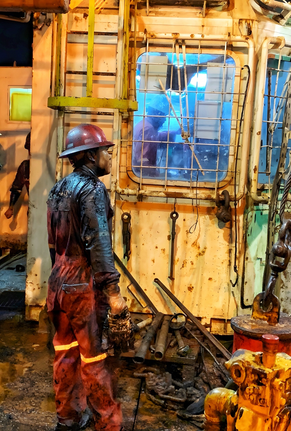 Tác phẩm dự thi 'Petrovietnam trong tôi': Bộ ảnh : “Công tác thực hiện nứt vỉa thủy lực để tăng cường khai thác dầu”, tác giả Phạm Minh Cường (Vietsvovpetro) Tác phẩm dự thi 'Petrovietnam trong tôi': Bộ ảnh : “Công tác thực hiện nứt vỉa thủy lực để tăng cường khai thác dầu”, tác giả Phạm Minh Cường (Vietsvovpetro)