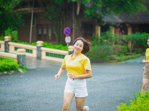 11-TTBD-AB-0003-02: Nụ cười cô gái nhà POW. 11-TTBD-AB-0003-02: Nụ cười cô gái nhà POW.