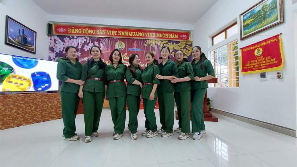 11-TTBD-AB-0002-02: Khi chúng tôi vào vai diễn là những cô bộ đội trong chương trình văn nghệ Xuân Dầu Khí 2023. 11-TTBD-AB-0002-02: Khi chúng tôi vào vai diễn là những cô bộ đội trong chương trình văn nghệ Xuân Dầu Khí 2023.