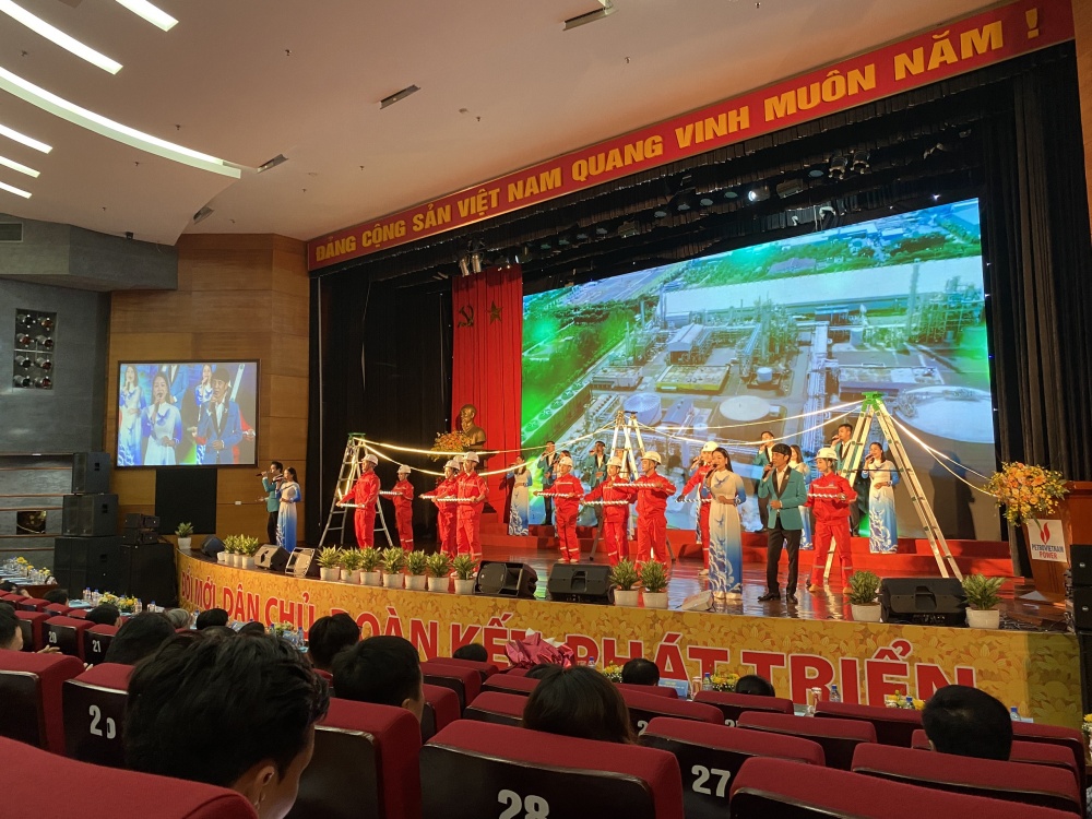 11-TTBD-AB-0002-04: Chương trình văn nghệ chào mừng Đại hội Công đoàn Tổng công ty Điện lực Dầu khí Việt Nam. 11-TTBD-AB-0002-04: Chương trình văn nghệ chào mừng Đại hội Công đoàn Tổng công ty Điện lực Dầu khí Việt Nam.