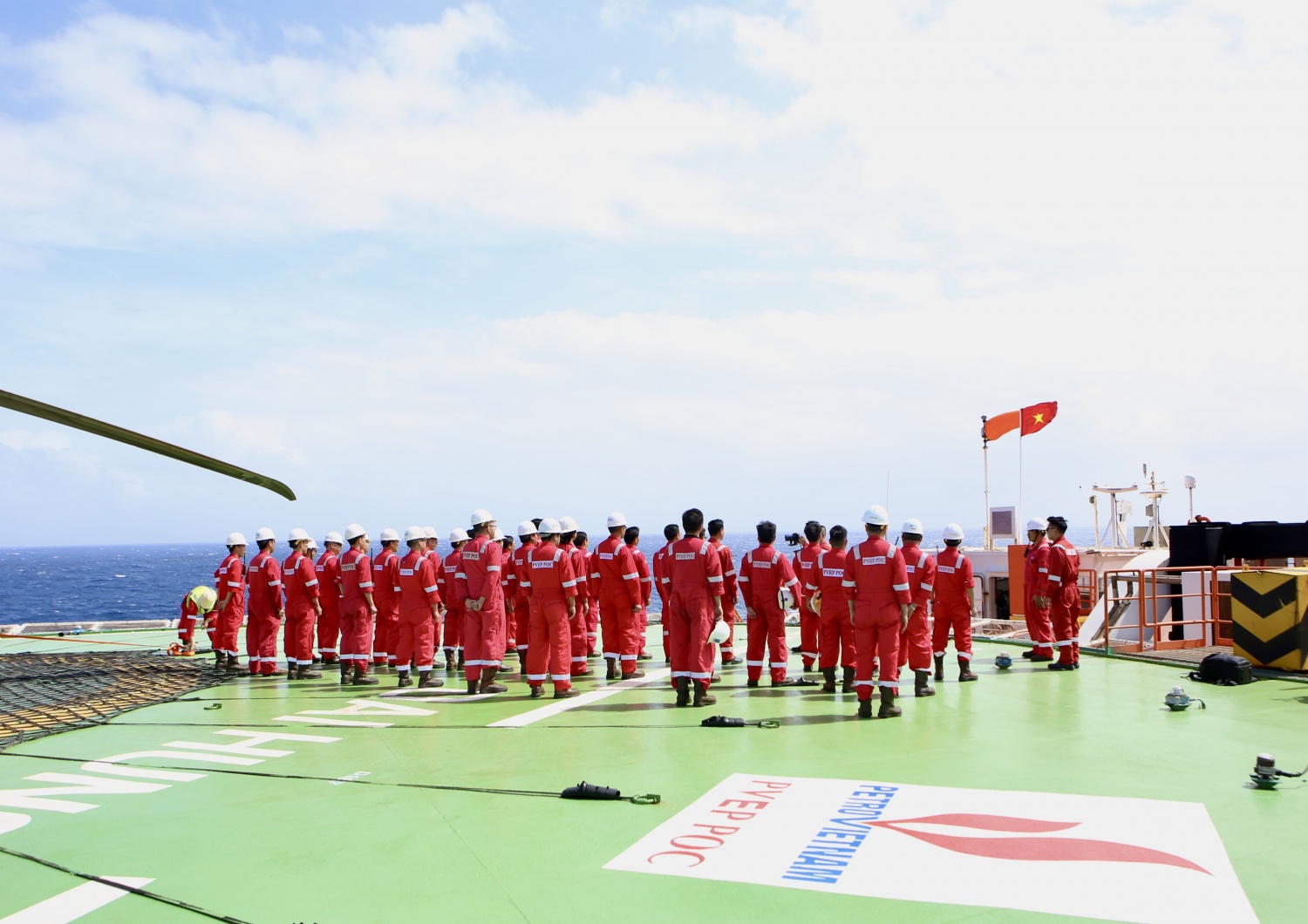 Giàn Đại Hùng hoàn thành thắng lợi nhiều mục tiêu Lãnh đạo PVEP thăm, động viên CBNV làm việc trên giàn Đại Hùng 01