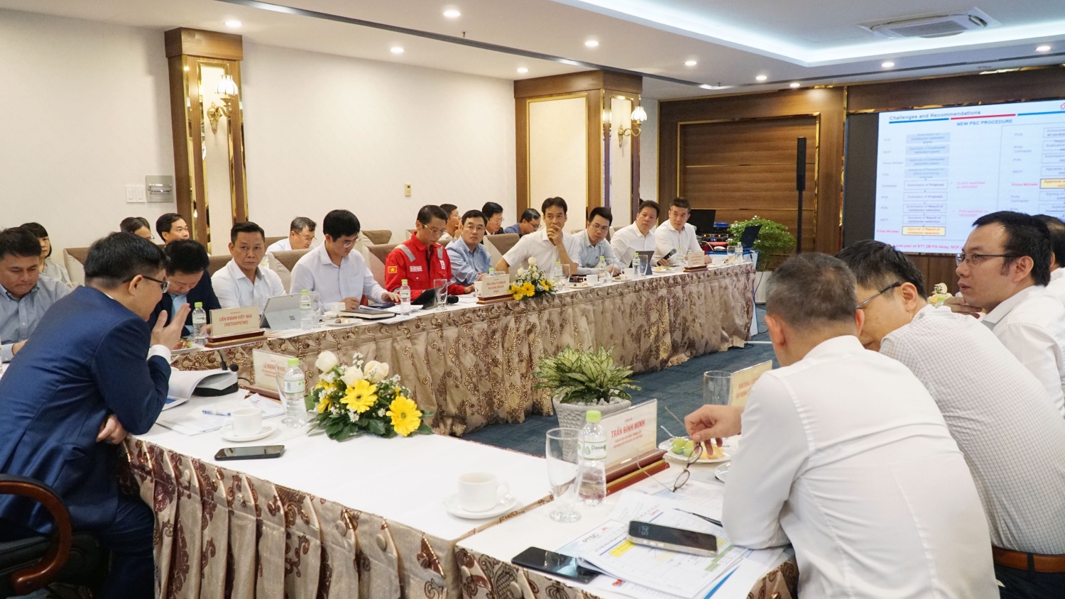 Chủ tịch HĐTV Petrovietnam Lê Mạnh Hùng làm việc với Vietsovpetro và Cửu Long JOC về chiến lược phát triển