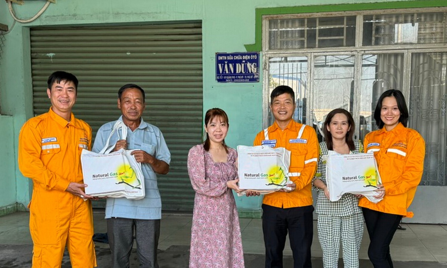 Nhiều hoạt động tạo không khí thi đua sôi nổi tại các đơn vị PV GAS đầu năm mới Nhiều hoạt động tạo không khí thi đua sôi nổi tại các đơn vị PV GAS đầu năm mới