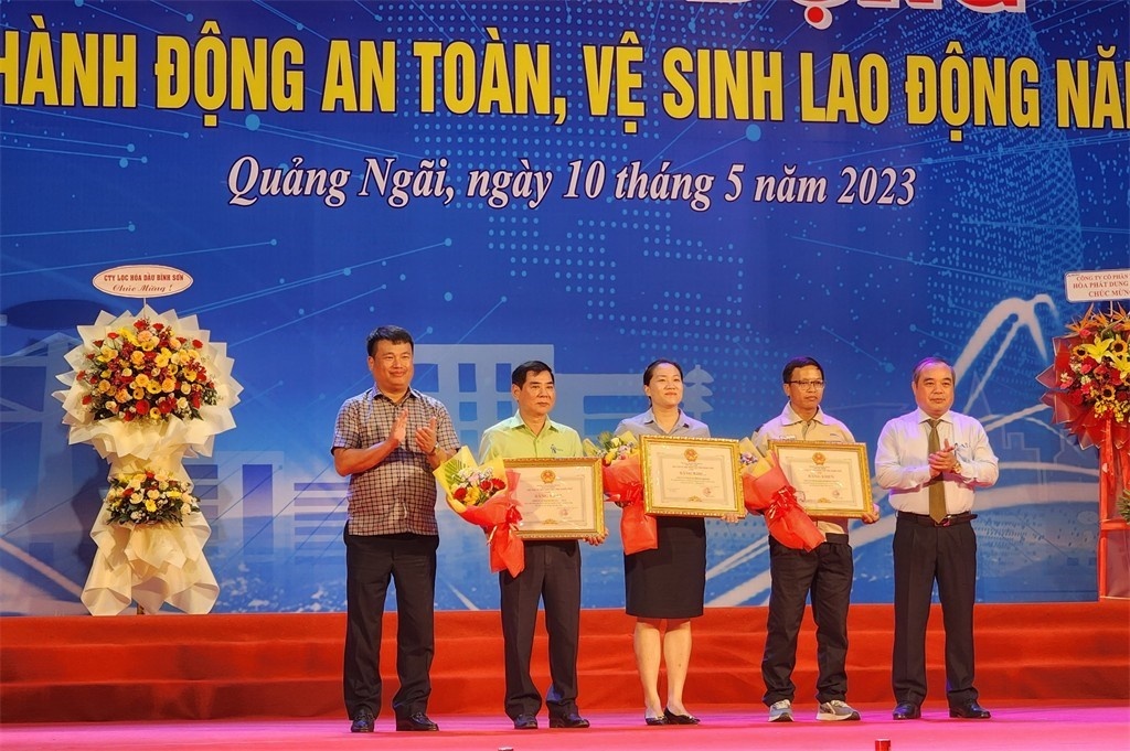 Nữ giám sát an toàn lao động tại BSR Nữ giám sát an toàn lao động tại BSR