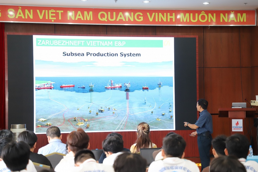 PVU tổ chức nói chuyện chuyên đề về “Những thử thách và giải pháp về An toàn và quy trình sản xuất” PVU tổ chức nói chuyện chuyên đề về “Những thử thách và giải pháp về an toàn và quy trình sản xuất”