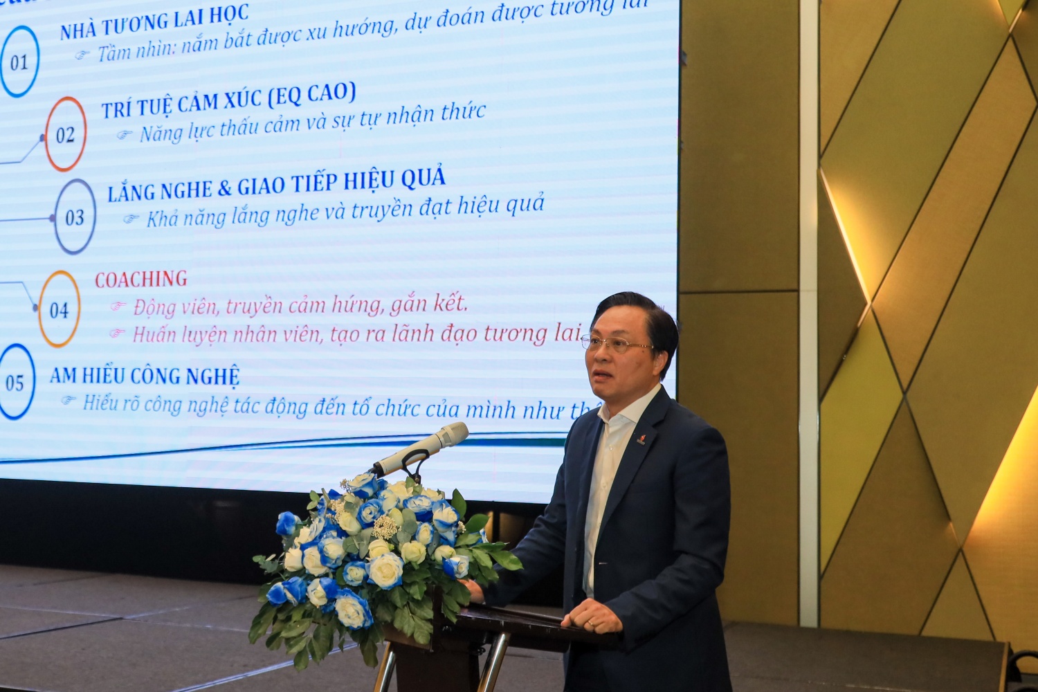 Chủ tịch HĐTV Petrovietnam Lê Mạnh Hùng định hướng 5 nhiệm vụ quan trọng trong phát triển nguồn nhân lực Chủ tịch HĐTV Petrovietnam Lê Mạnh Hùng định hướng 5 nhiệm vụ quan trọng trong phát triển nguồn nhân lực