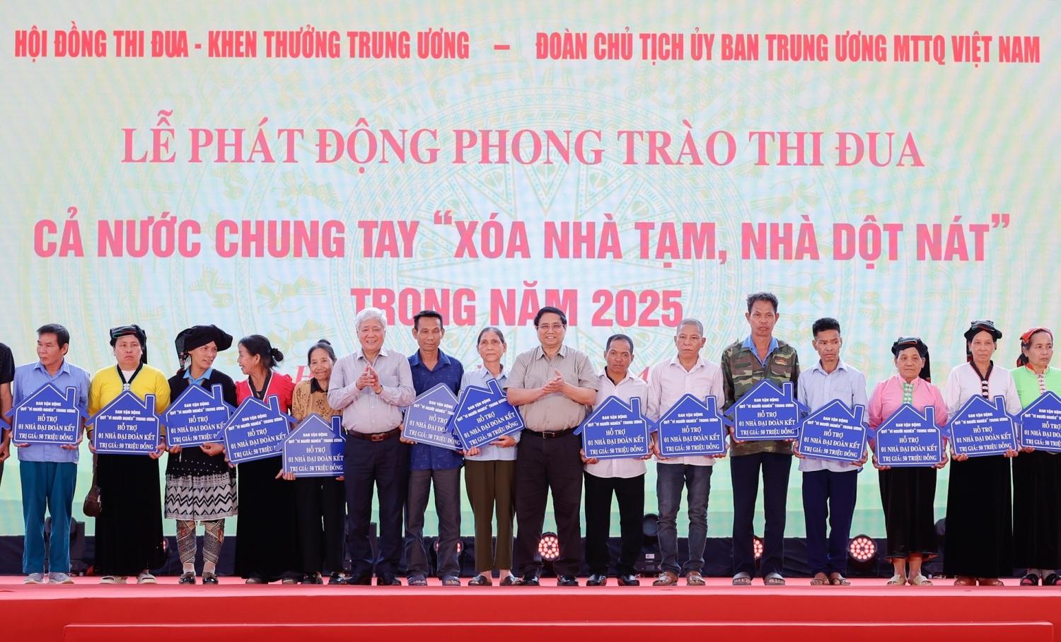 Petrovietnam ủng hộ 5 tỷ đồng cho phong trào Petrovietnam ủng hộ 5 tỷ đồng cho phong trào