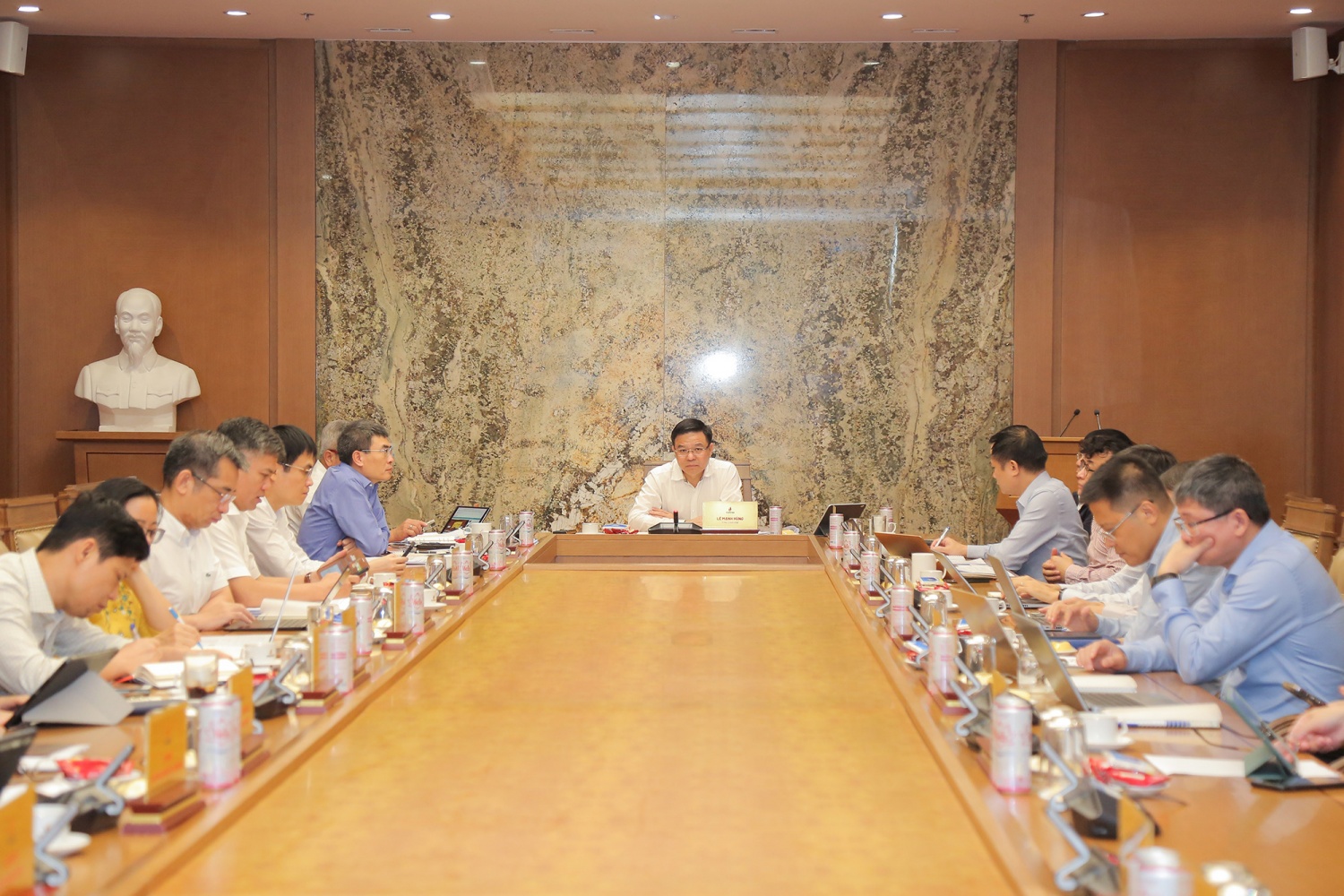 Thông qua các buổi giao ban với lãnh đạo các đơn vị thành viên, công tác “Quản trị biến động” đã được quán triệt triển khai hiệu quả, đồng bộ trong toàn Tập đoàn Thông qua các buổi giao ban với lãnh đạo các đơn vị thành viên, công tác “Quản trị biến động” đã được quán triệt triển khai hiệu quả, đồng bộ trong toàn Tập đoàn
