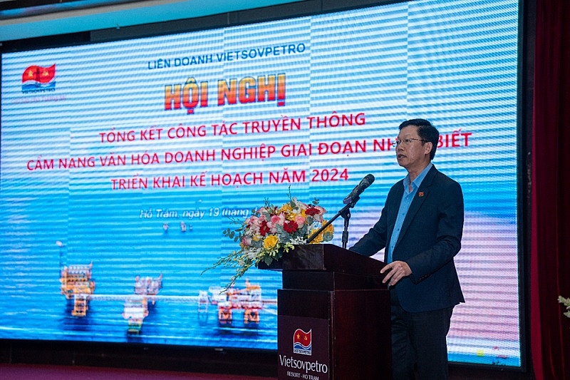 ng Mai Đăng Tuấn - Phó Tổng giám đốc Vietsovpetro phát biểu kết luận Hội nghị ng Mai Đăng Tuấn - Phó Tổng giám đốc Vietsovpetro phát biểu kết luận Hội nghị
