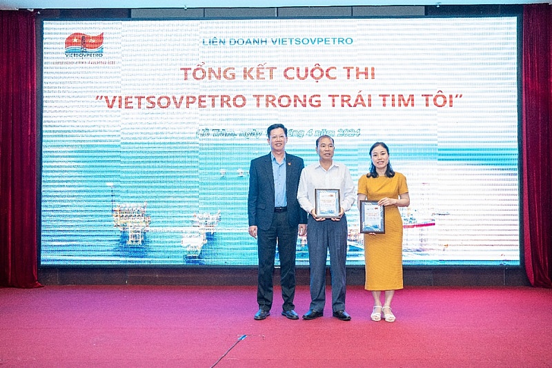 Vietsovpetro đạt kết quả tích cực trong công tác truyền thông Cẩm nang Văn hóa Vietsovpetro đạt kết quả tích cực trong công tác truyền thông Cẩm nang Văn hóa
