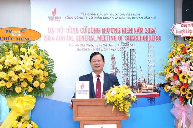 Phó Chủ tịch HĐQT Đỗ Đức Chiến báo cáo tại Đại hội. Phó Chủ tịch HĐQT Đỗ Đức Chiến báo cáo tại Đại hội.