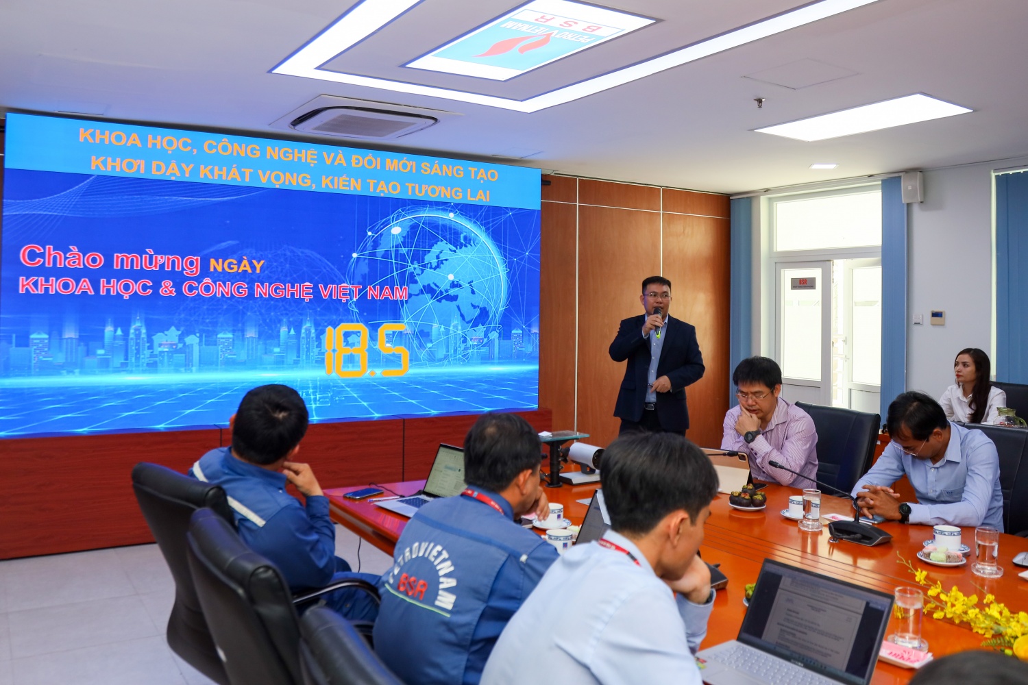 BSR tôn vinh đội ngũ tri thức và nghiên cứu khoa học BSR tôn vinh đội ngũ tri thức và nghiên cứu khoa học