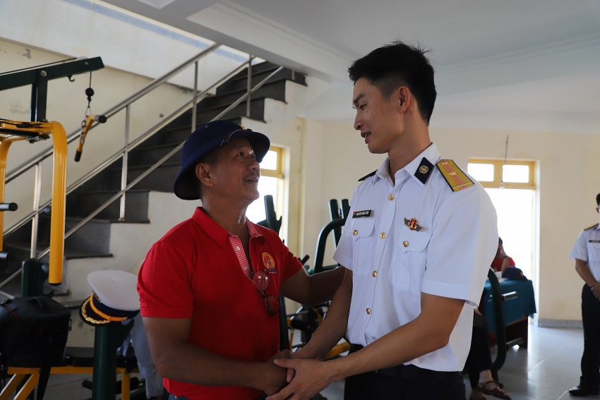 Petrovietnam thăm, động viên cán bộ chiến sĩ, người dân tại huyện đảo Trường Sa và Nhà giàn DK1/9 – Ba Kè