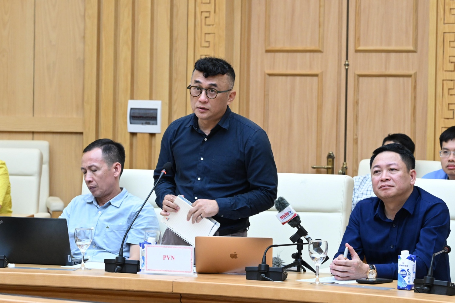 Bộ trưởng Nguyễn Hồng Diên họp với các địa phương, chủ đầu tư về dự án điện khí Bộ trưởng Nguyễn Hồng Diên: Tháo gỡ khó khăn, bảo đảm tiến độ các dự án điện khí