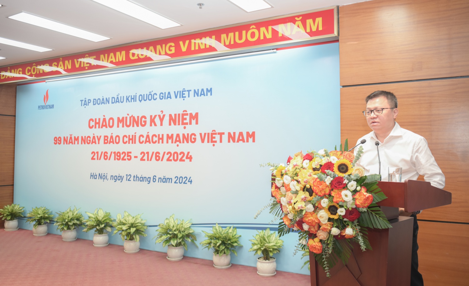 đồng chí Lê Quốc Minh – UVTW Đảng, Phó Trưởng ban Tuyên giáo TW, Tổng Biên tập Báo Nhân dân, Chủ tịch Hội Nhà báo Việt Nam phát biểu tại buổi gặp mặt đồng chí Lê Quốc Minh – UVTW Đảng, Phó Trưởng ban Tuyên giáo TW, Tổng Biên tập Báo Nhân dân, Chủ tịch Hội Nhà báo Việt Nam phát biểu tại buổi gặp mặt