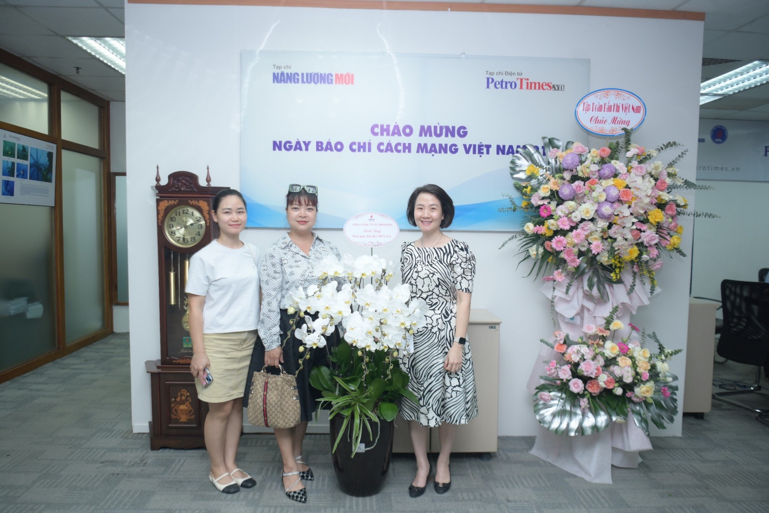 Nhiều doanh nghiệp, tổ chức chúc mừng Tạp chí Năng lượng Mới/PetroTimes nhân ngày Báo chí cách mạng Việt Nam Nhiều đối tác, tổ chức chúc mừng Tạp chí Năng lượng Mới - PetroTimes nhân ngày Báo chí Cách mạng Việt Nam