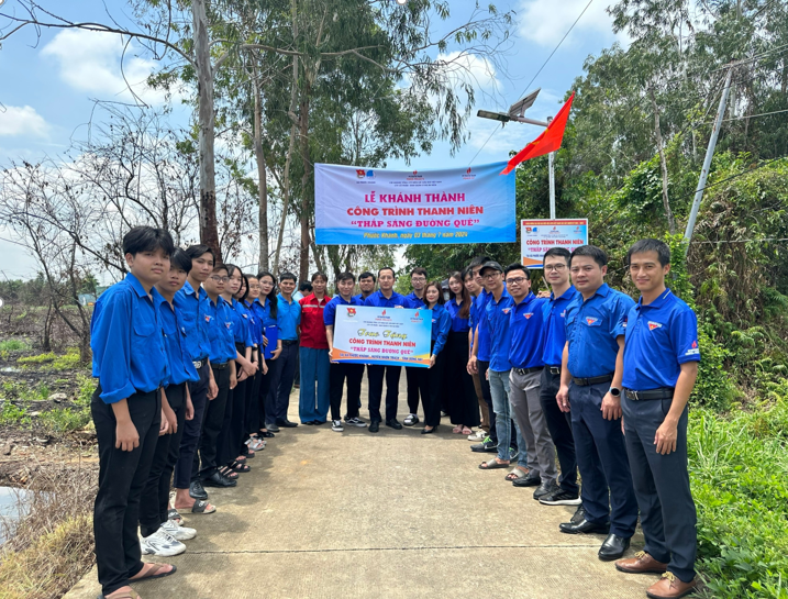 Ban Quản lý Dự án điện và PV Power NT khánh thành và bàn giao Công trình thanh niên “Tháp sáng đường quê” Ban Quản lý Dự án điện và PV Power NT khánh thành và bàn giao Công trình thanh niên “Tháp sáng đường quê”