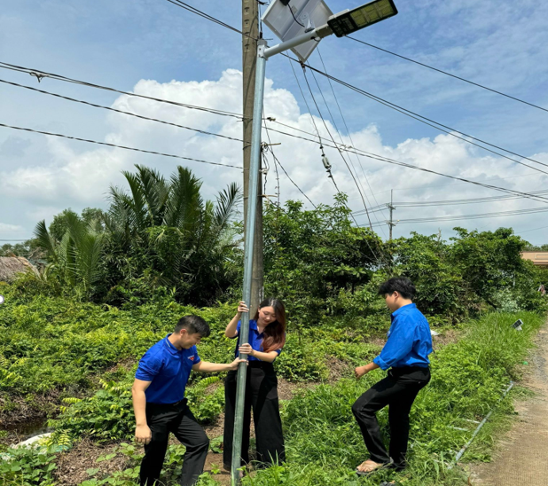Ban Quản lý Dự án điện và PV Power NT khánh thành và bàn giao Công trình thanh niên “Tháp sáng đường quê” Ban Quản lý Dự án điện và PV Power NT khánh thành và bàn giao Công trình thanh niên “Tháp sáng đường quê”