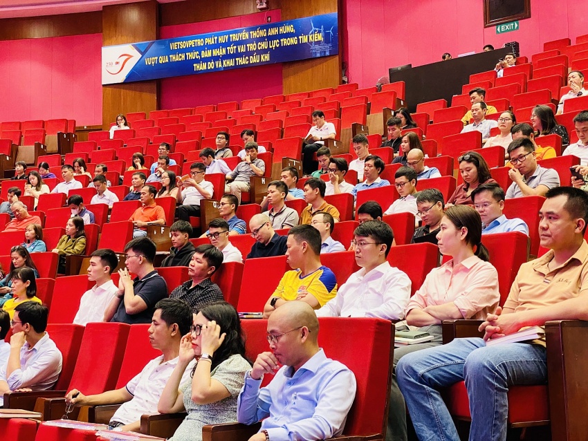 Đảng ủy Tập đoàn khai giảng lớp Bồi dưỡng lý luận chính trị cho đảng viên mới năm 2024 khu vực Vũng Tàu Đảng ủy Tập đoàn khai giảng lớp Bồi dưỡng lý luận chính trị cho đảng viên mới năm 2024 khu vực Vũng Tàu