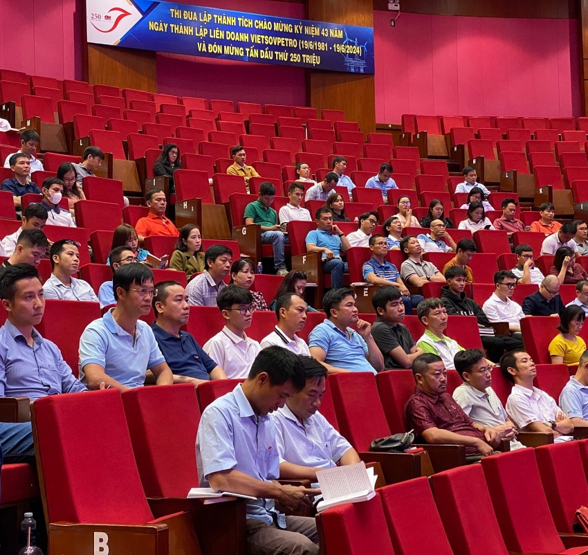 Đảng ủy Tập đoàn khai giảng lớp Bồi dưỡng lý luận chính trị cho đảng viên mới năm 2024 khu vực Vũng Tàu Đảng ủy Tập đoàn khai giảng lớp Bồi dưỡng lý luận chính trị cho đảng viên mới năm 2024 khu vực Vũng Tàu