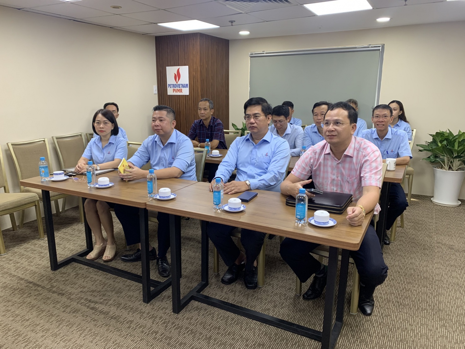 Gần 9 nghìn đảng viên Đảng bộ Tập đoàn Dầu khí Quốc gia Việt Nam học tập, quán triệt Quy định 144 QĐ/TW và Chỉ thị số 35-QĐ/TW Gần 9.000 đảng viên Đảng bộ Tập đoàn Dầu khí Quốc gia Việt Nam tham gia học tập, quán triệt Quy định số 144-QĐ/TW và Chỉ thị số 35-CT/TW