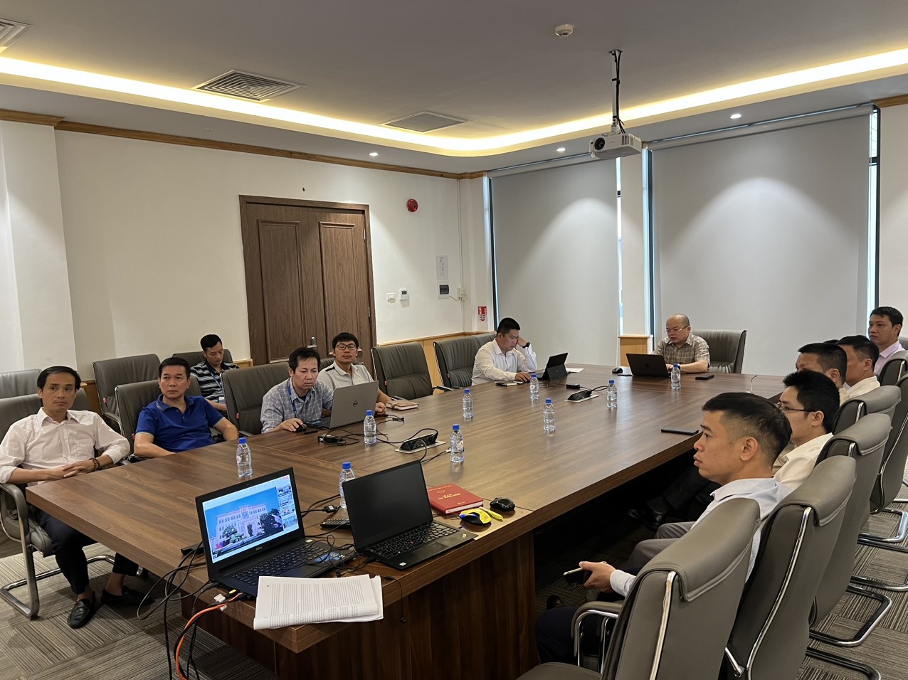 Gần 9 nghìn đảng viên Đảng bộ Tập đoàn Dầu khí Quốc gia Việt Nam học tập, quán triệt Quy định 144 QĐ/TW và Chỉ thị số 35-QĐ/TW Gần 9.000 đảng viên Đảng bộ Tập đoàn Dầu khí Quốc gia Việt Nam tham gia học tập, quán triệt Quy định số 144-QĐ/TW và Chỉ thị số 35-CT/TW