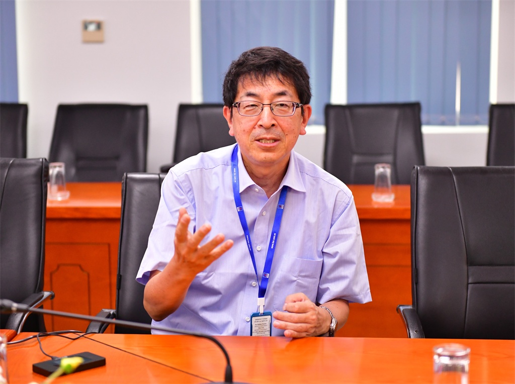 Ông Aramaki Satoshi, đại diện Tập đoàn ENEOS/ERI (Nhật Bản) phát biểu tại buổi làm việc.