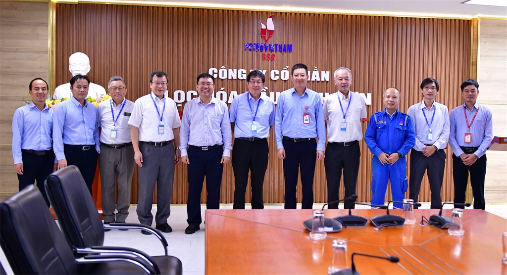 Đoàn nghiên cứu của Tập đoàn ENEOS/ERI (Nhật Bản), VPI và BSR chụp ảnh lưu niệm tại buổi làm việc.