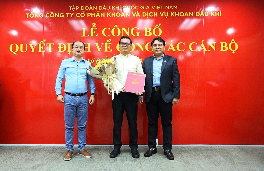 PV Drilling công bố và trao các quyết định về công tác cán bộ PV Drilling công bố và trao các quyết định về công tác cán bộ
