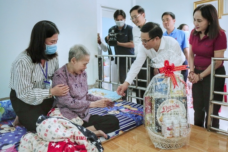 Bài 2: Khơi gợi lòng tự trọng của Những người đi tìm lửa Bài 2: Khơi gợi lòng tự trọng của Những người đi tìm lửa