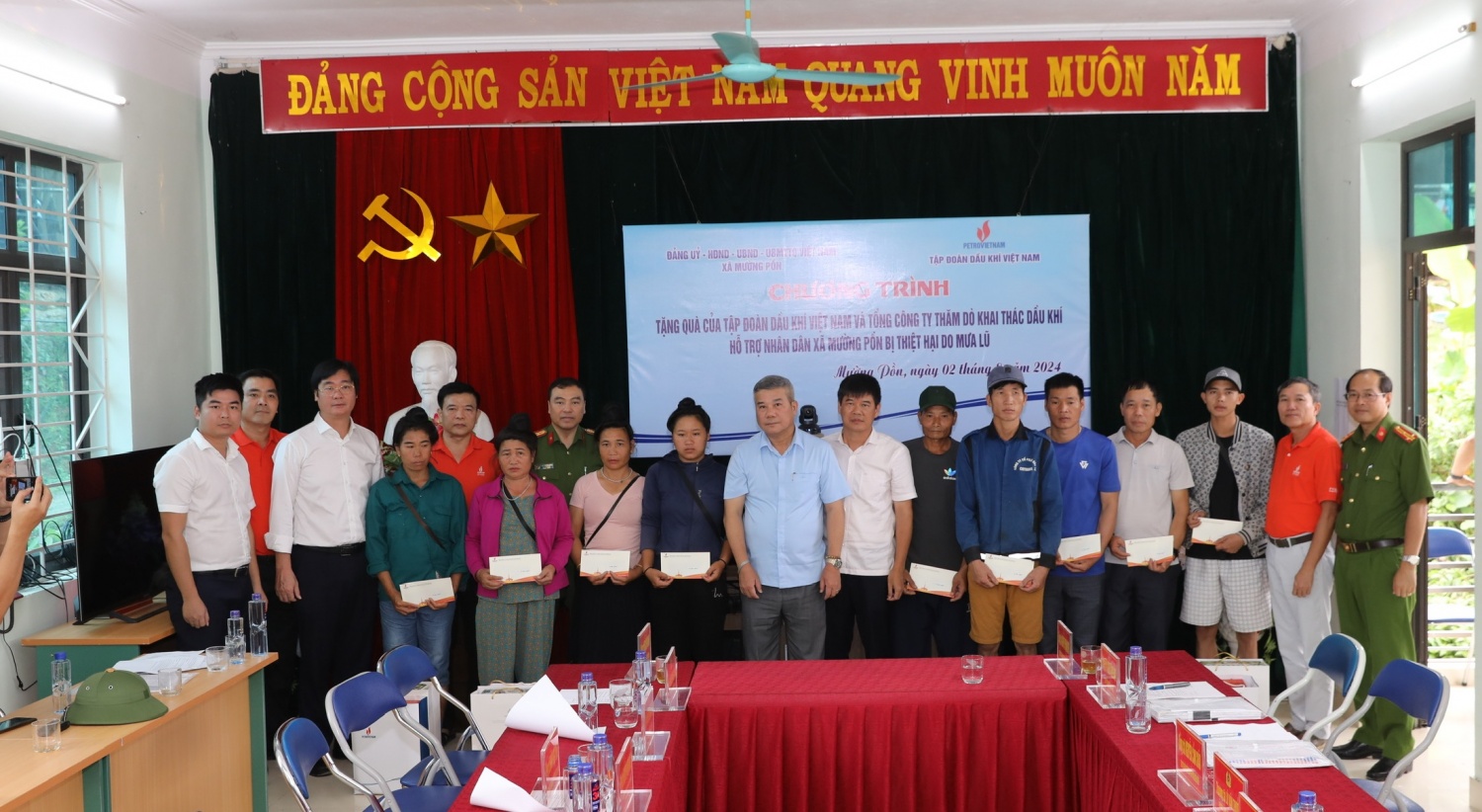 Mưa lũ gây thiệt hại nặng nề cho nhân dân hai tỉnh Sơn La và Điện Biên Mưa lũ gây thiệt hại nặng nề cho nhân dân hai tỉnh Sơn La và Điện Biên