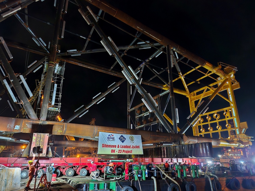 Hạ thủy thành công chân đế BK-23, Mỏ Bạch Hổ Hạ thủy thành công chân đế BK-23, mỏ Bạch Hổ