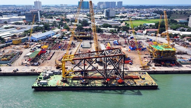 Hạ thủy thành công khối chân đế giàn BK-23 Hạ thủy thành công khối chân đế giàn BK-23