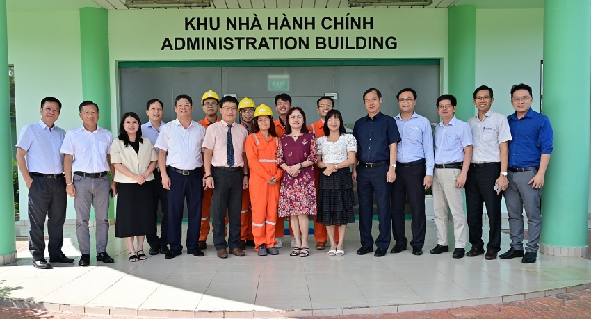 Chủ tịch Công đoàn Dầu khí Việt Nam thăm hỏi, động viên người lao động NCSP Chủ tịch CĐ DKVN thăm hỏi, động viên người lao động NCSP