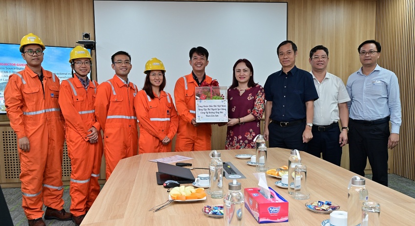 Chủ tịch Công đoàn Dầu khí Việt Nam thăm hỏi, động viên người lao động NCSP Chủ tịch CĐ DKVN thăm hỏi, động viên người lao động NCSP